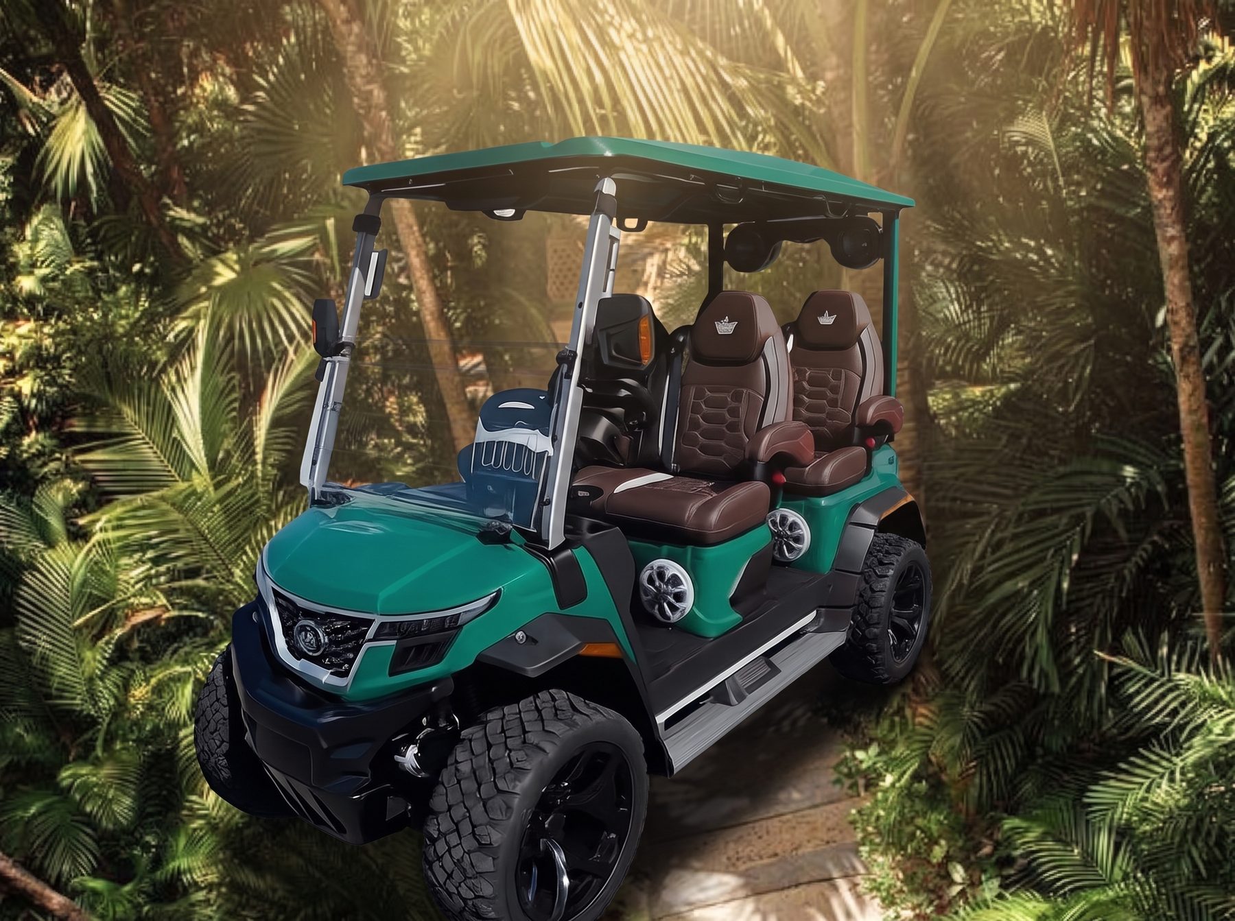Un carrito de golf Detour estacionado en un sendero de piedra en la selva de Tulum